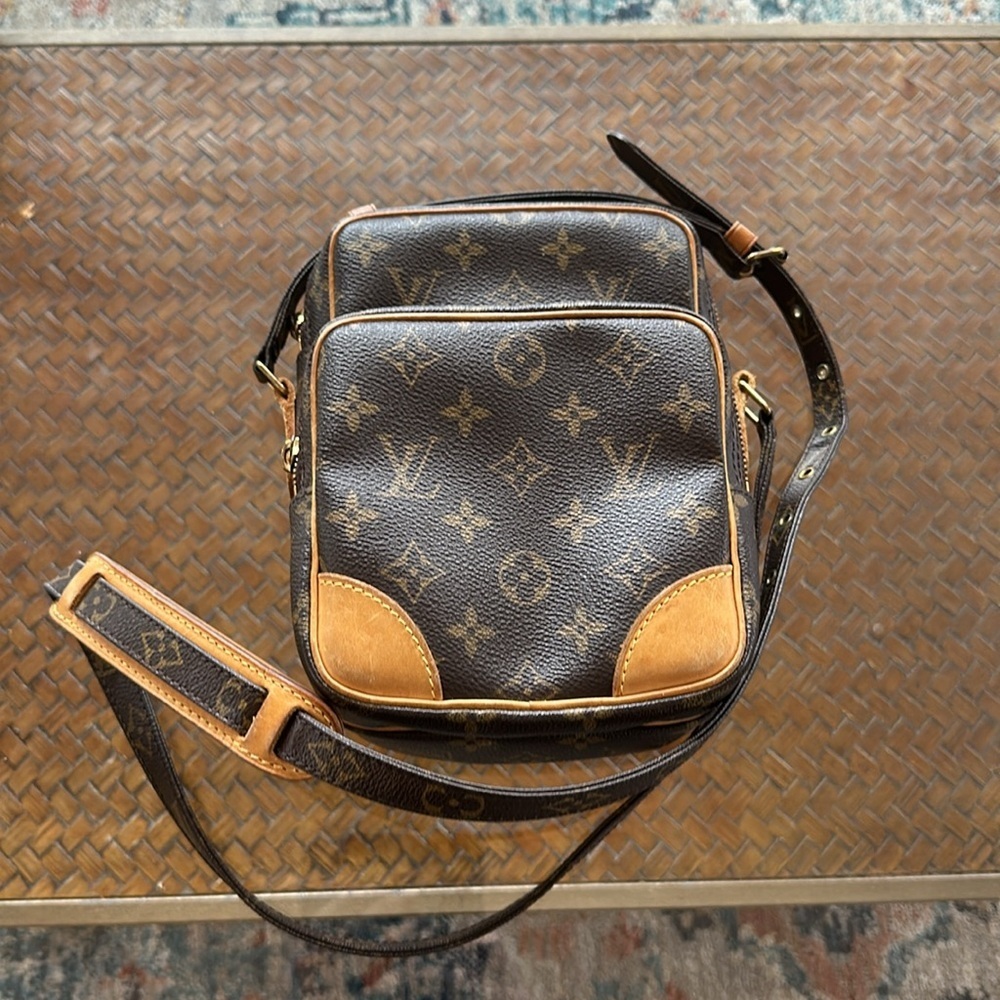 Louis Vuitton Amazone Bag Monogram Canvas crossbody DISCONTINUED bag. - Picture 2 of 14